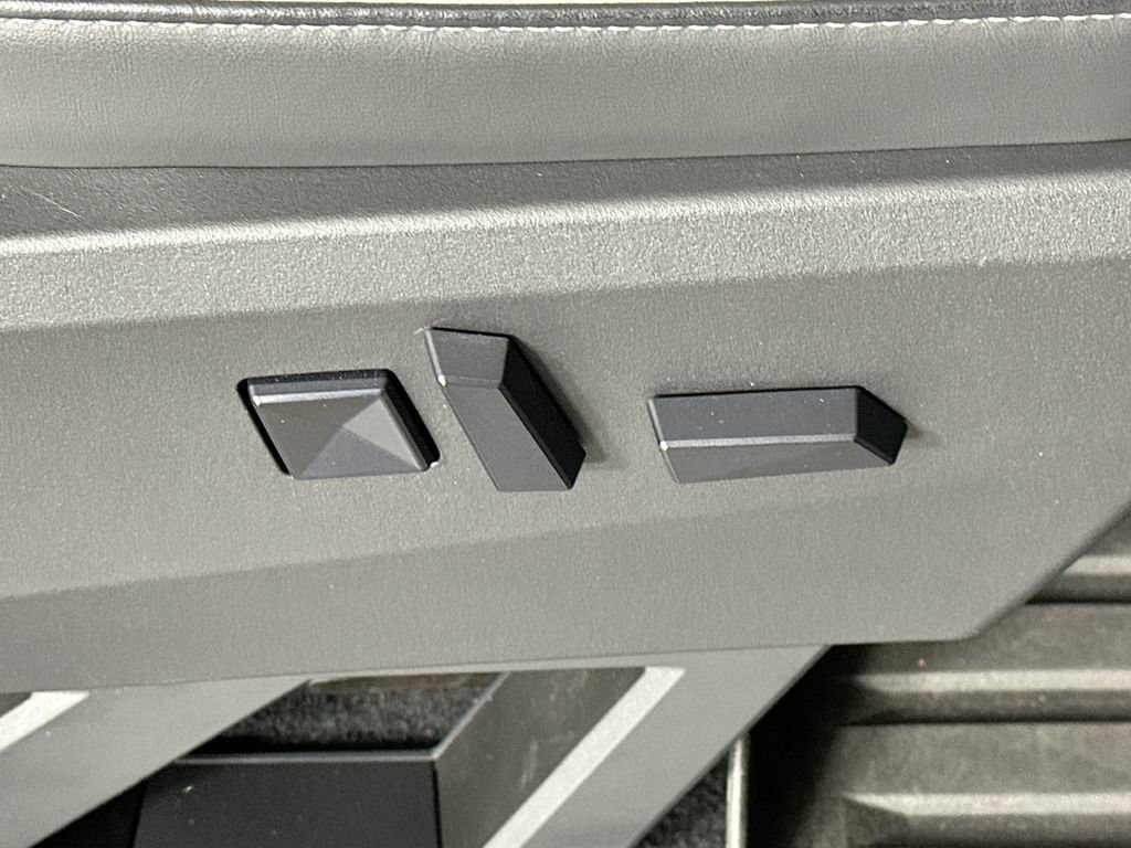 Used 2024 Tesla Cybertruck AWD Crew Cab image 22