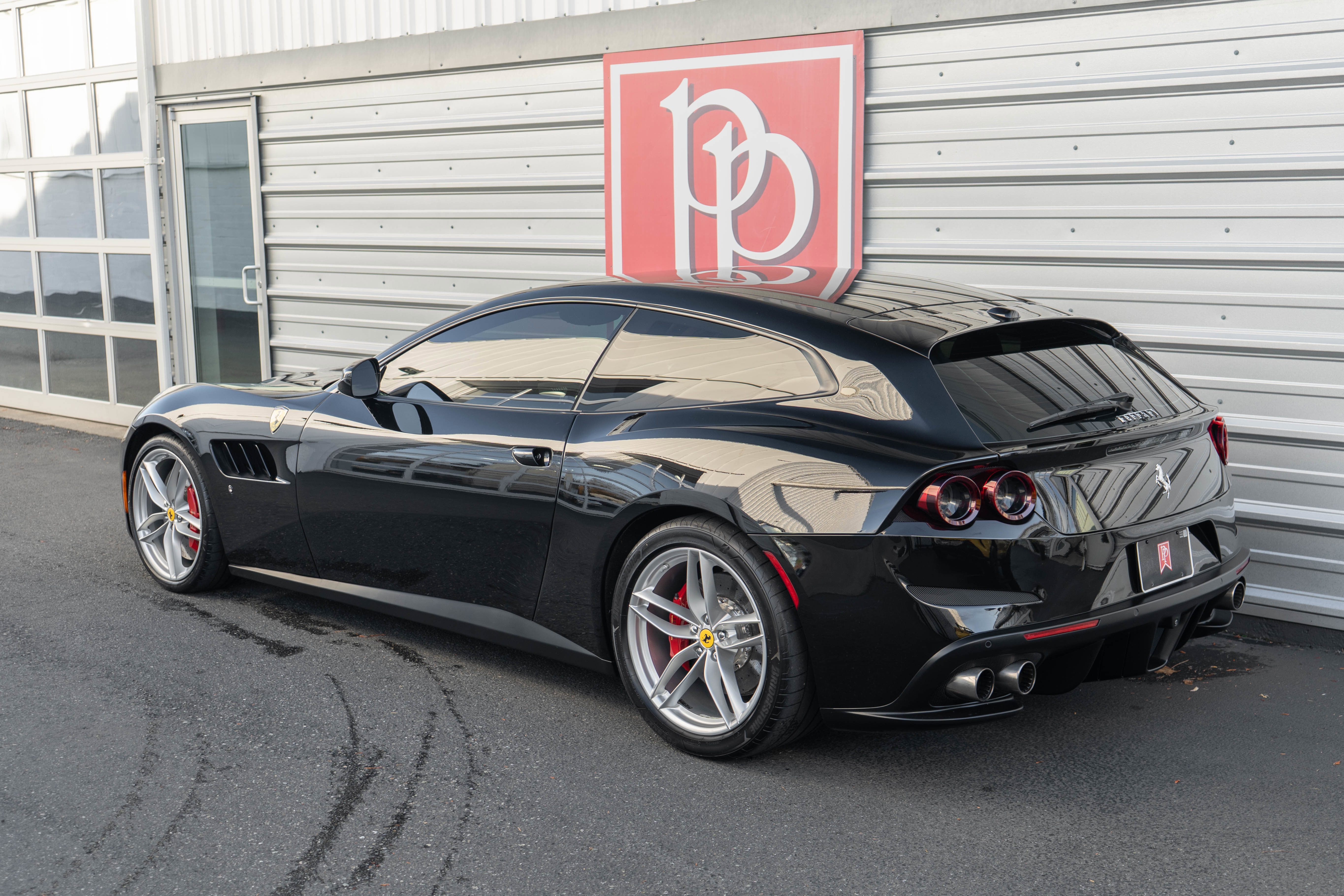 Used 2018 Ferrari GTC4Lusso T image 46