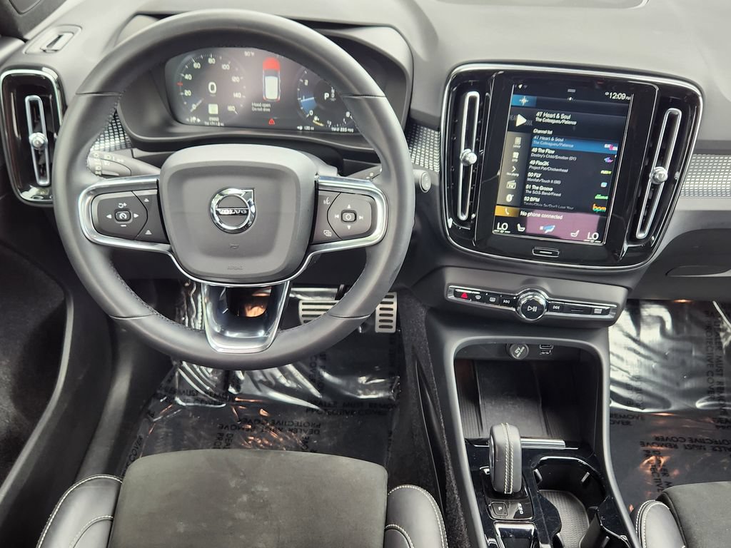 Used 2022 Volvo XC40 T5 R-Design AWD/4WD image 3