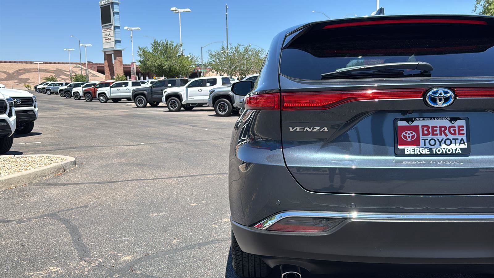 Used 2024 Toyota Venza Limited AWD/4WD image 8