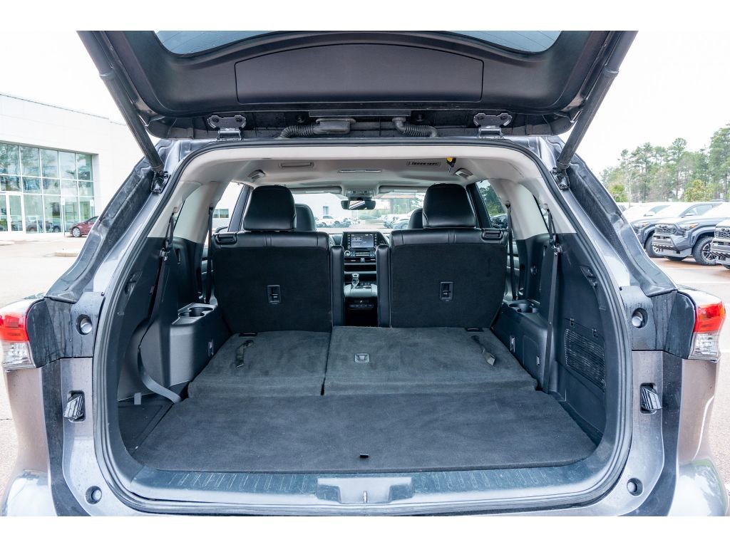 Used 2022 Toyota Highlander XLE image 17