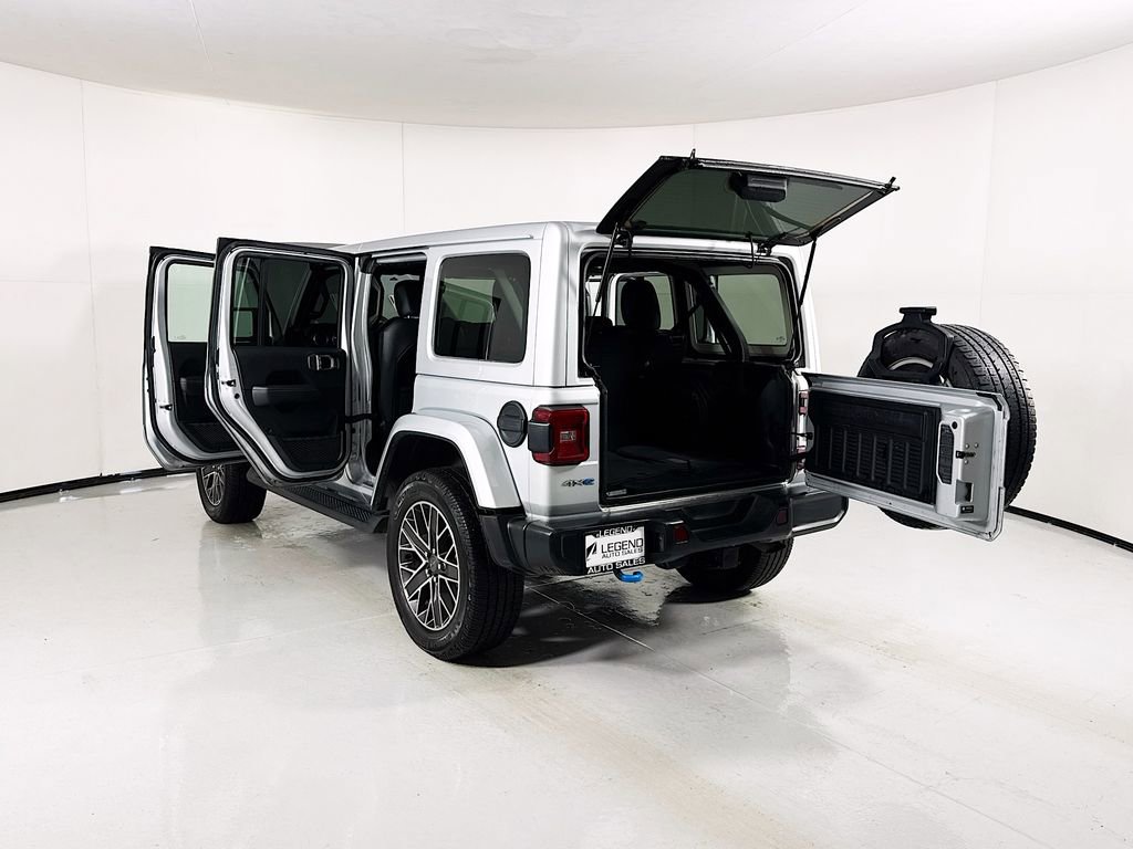 Used 2023 Jeep Wrangler Unlimited Sahara w/ Cold Weather Group image 26