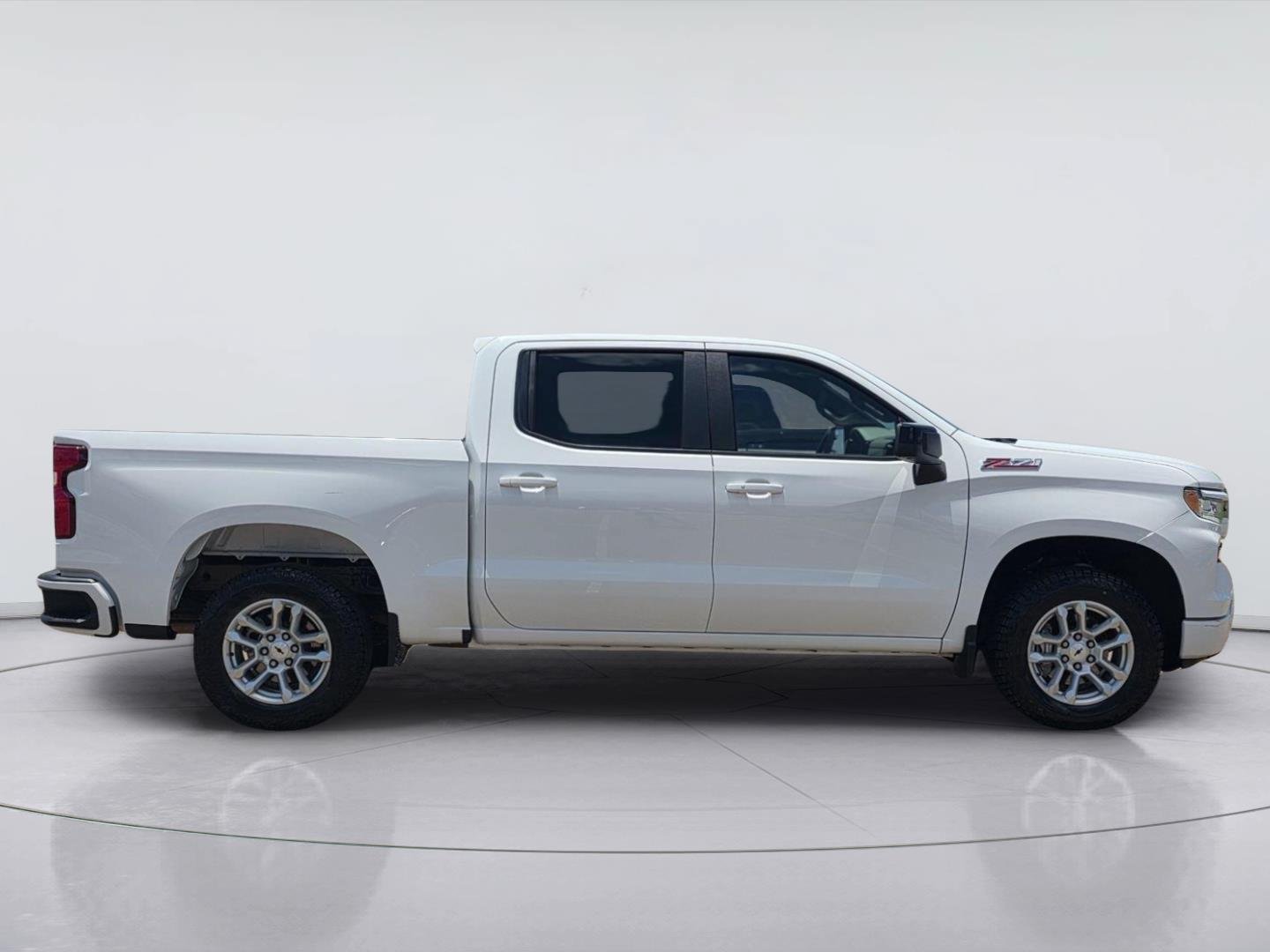 Used 2023 Chevrolet Silverado 1500 RST w/ Z71 Off-Road Package AWD/4WD image 4
