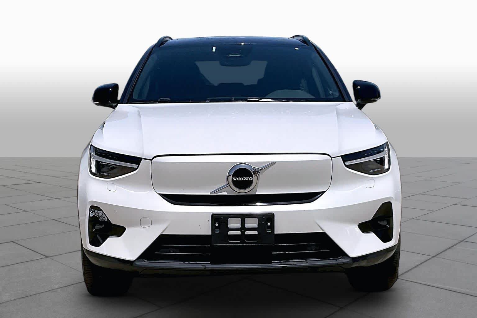 Used 2023 Volvo XC40 Recharge Ultimate AWD/4WD image 3