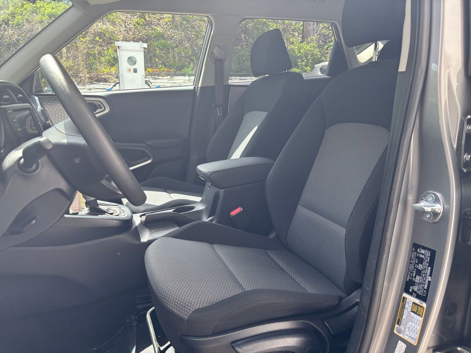 Used 2025 Kia Soul LX w/ LX Technology Package FWD image 34