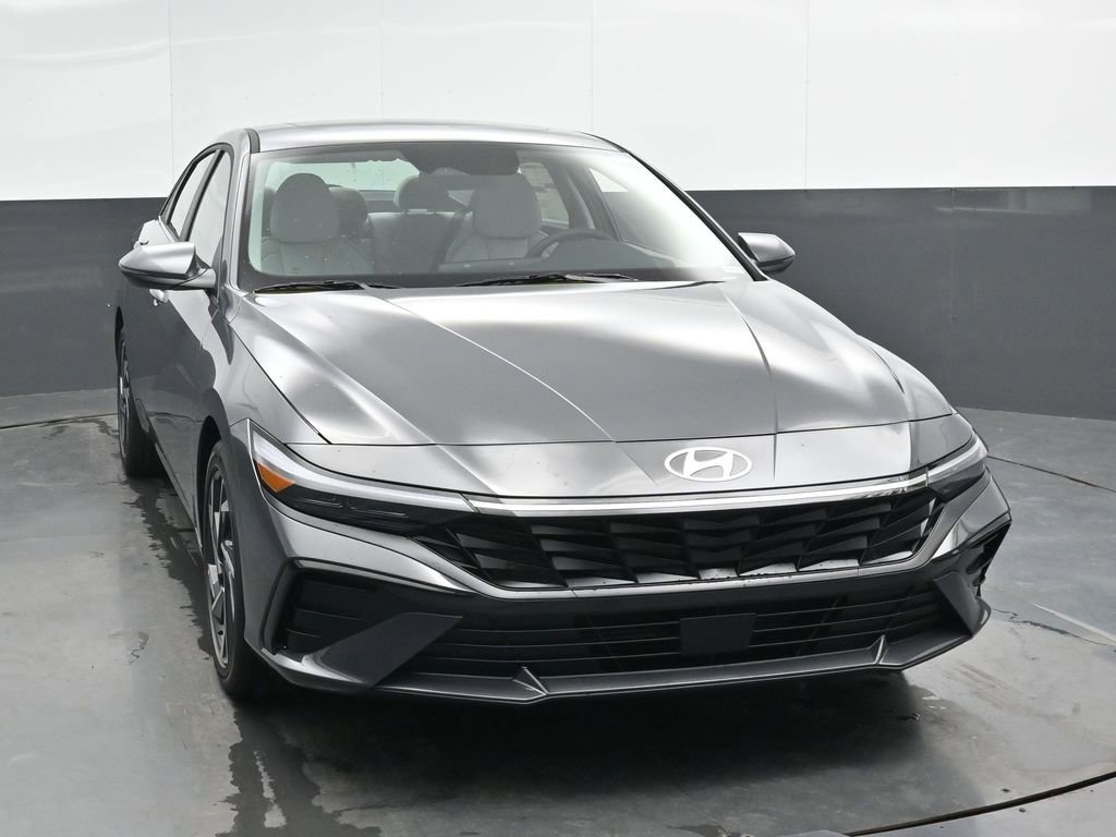 Certified 2025 Hyundai Elantra Limited image 5