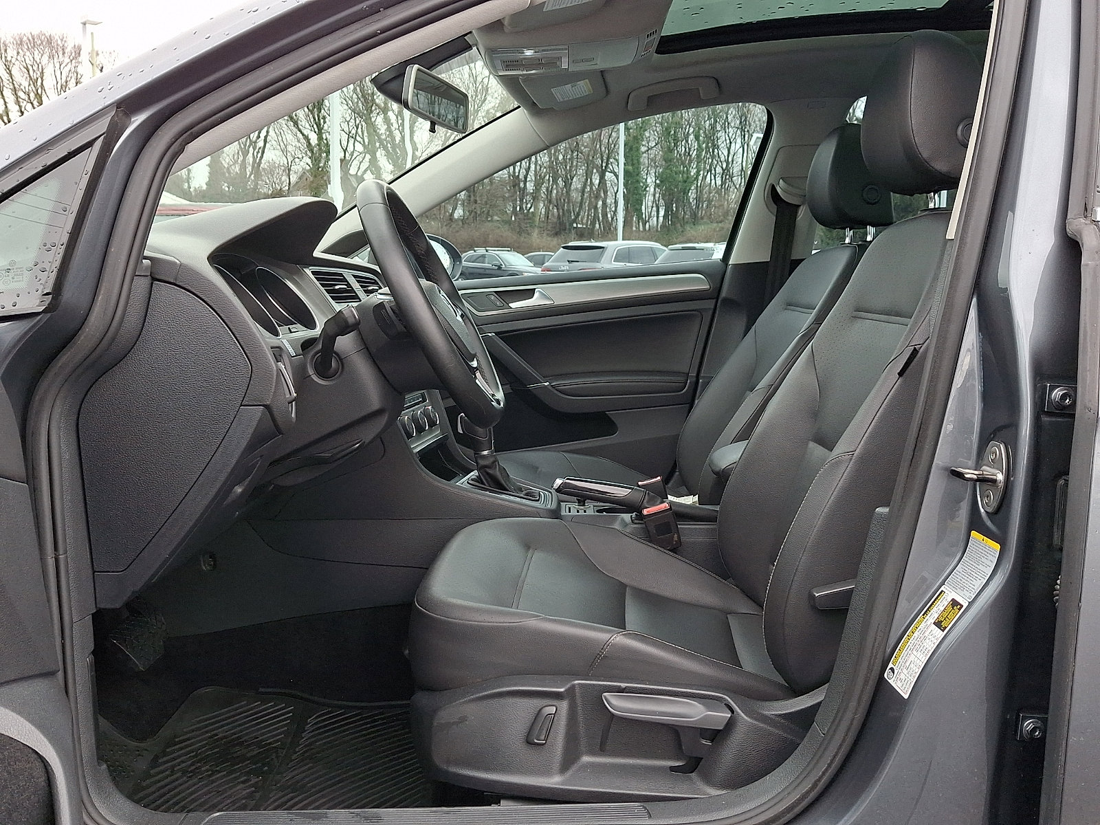 Used 2015 Volkswagen Golf TDI SE image 13