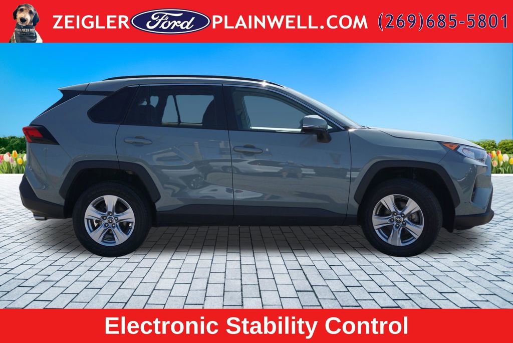 Used 2021 Toyota RAV4 XLE AWD/4WD image 6