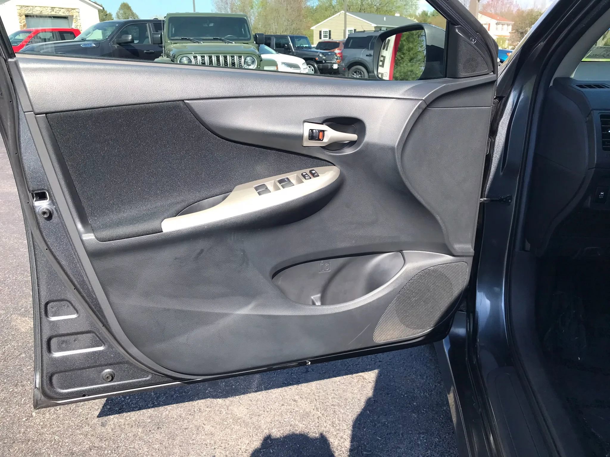 Used 2012 Toyota Corolla S image 11