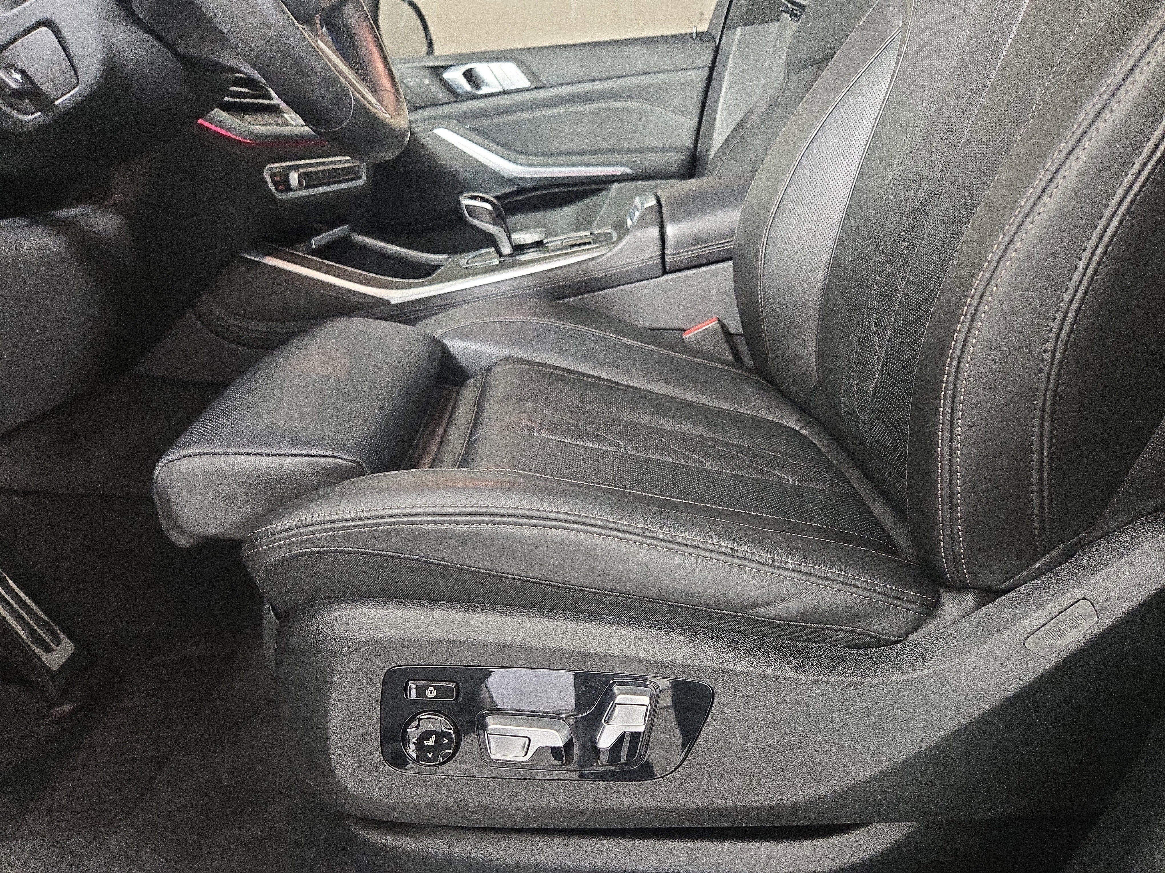 Used 2022 BMW X7 xDrive40i w/ M Sport Package image 31