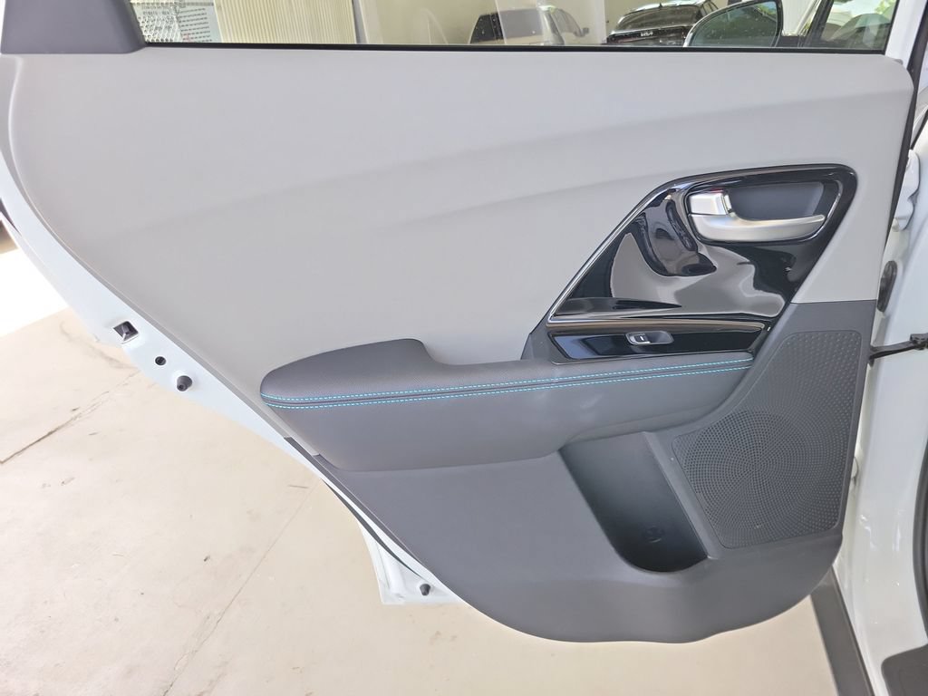 Used 2021 Kia Niro EX FWD image 11