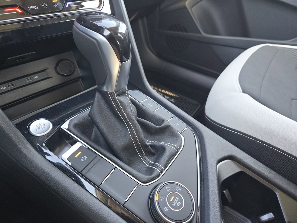 New 2026 Volkswagen Taos SE image 17