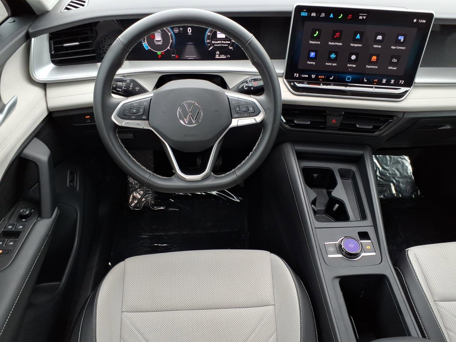 Certified 2025 Volkswagen Tiguan SE AWD/4WD image 24