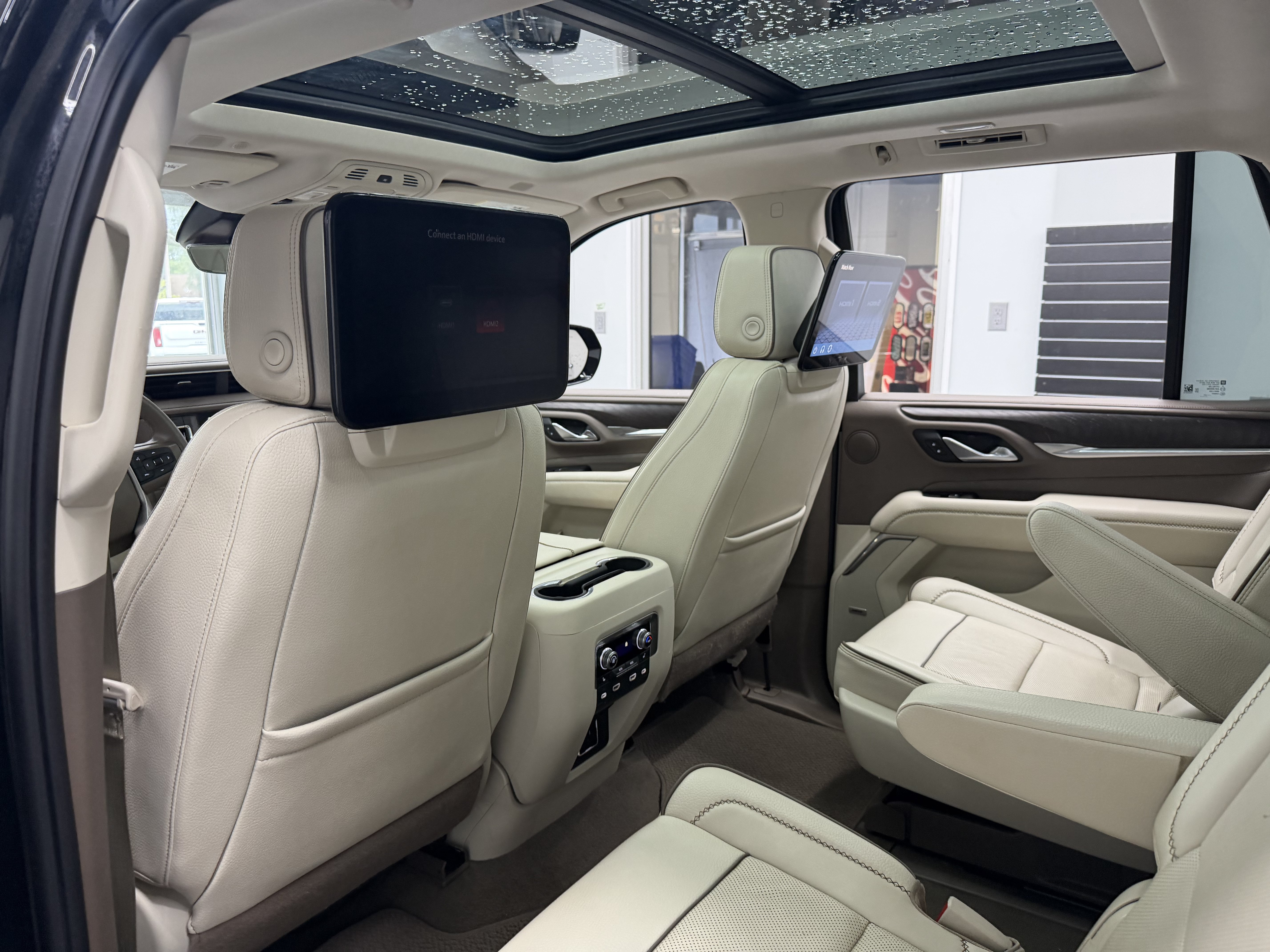 Used 2023 GMC Yukon Denali w/ Advanced Technology Package AWD/4WD image 33