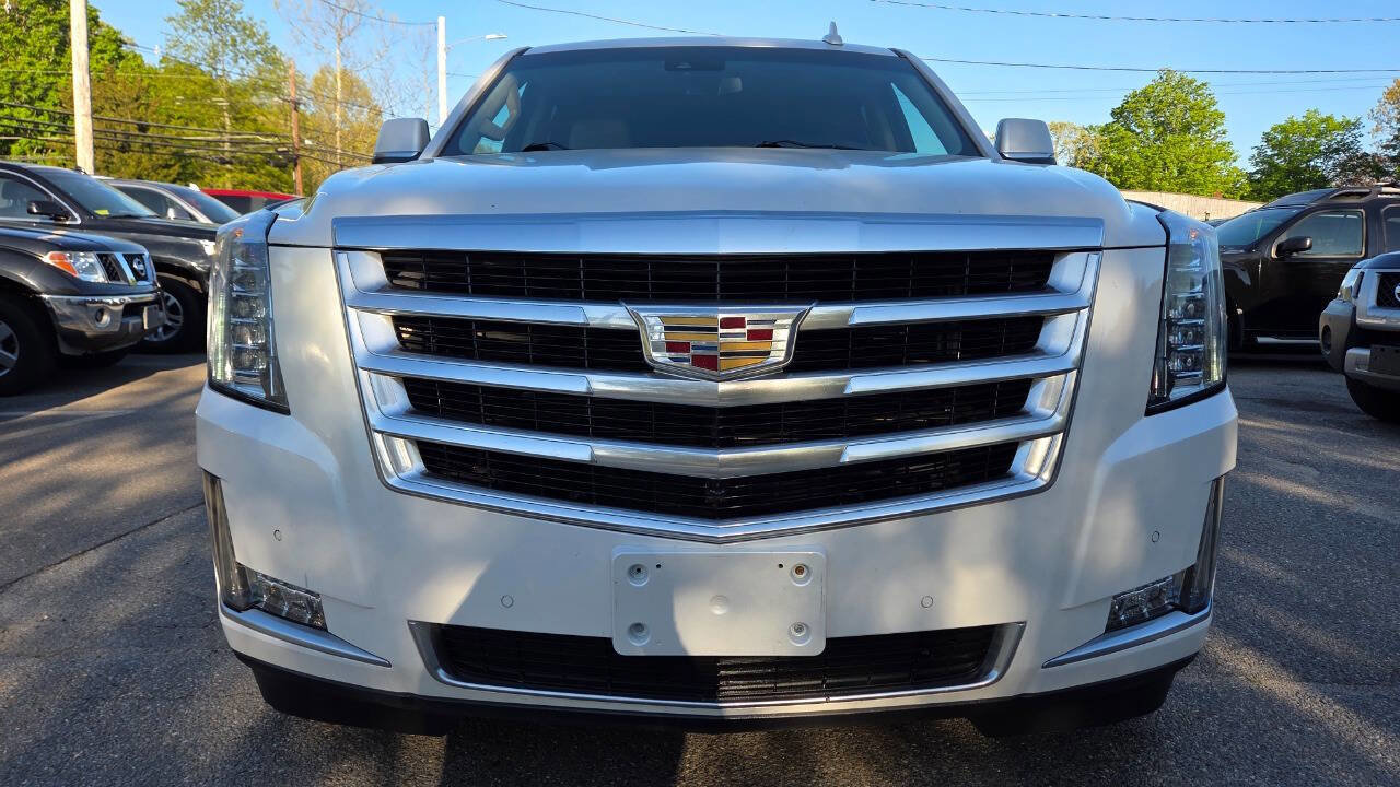 Used 2017 Cadillac Escalade Luxury AWD/4WD image 3