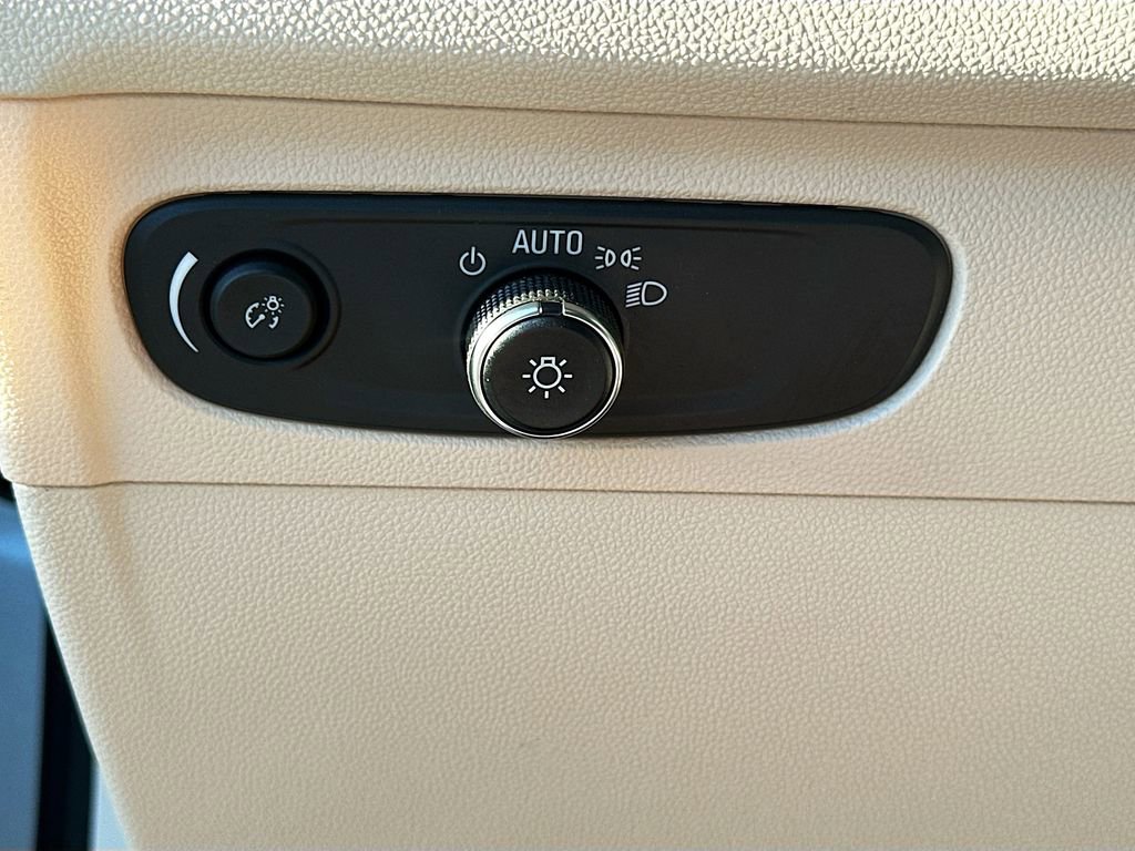 Used 2023 Buick Envision Essence image 10