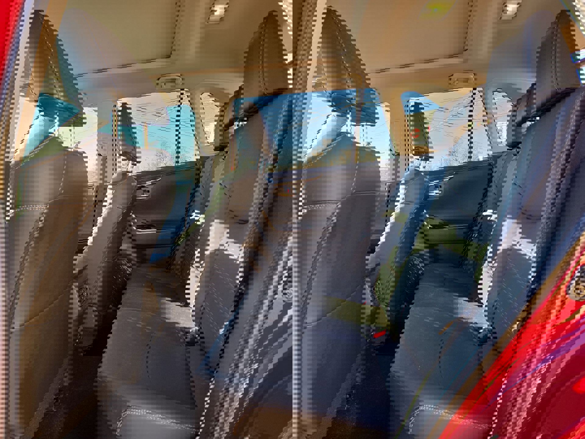 Used 2022 Toyota RAV4 Limited image 13