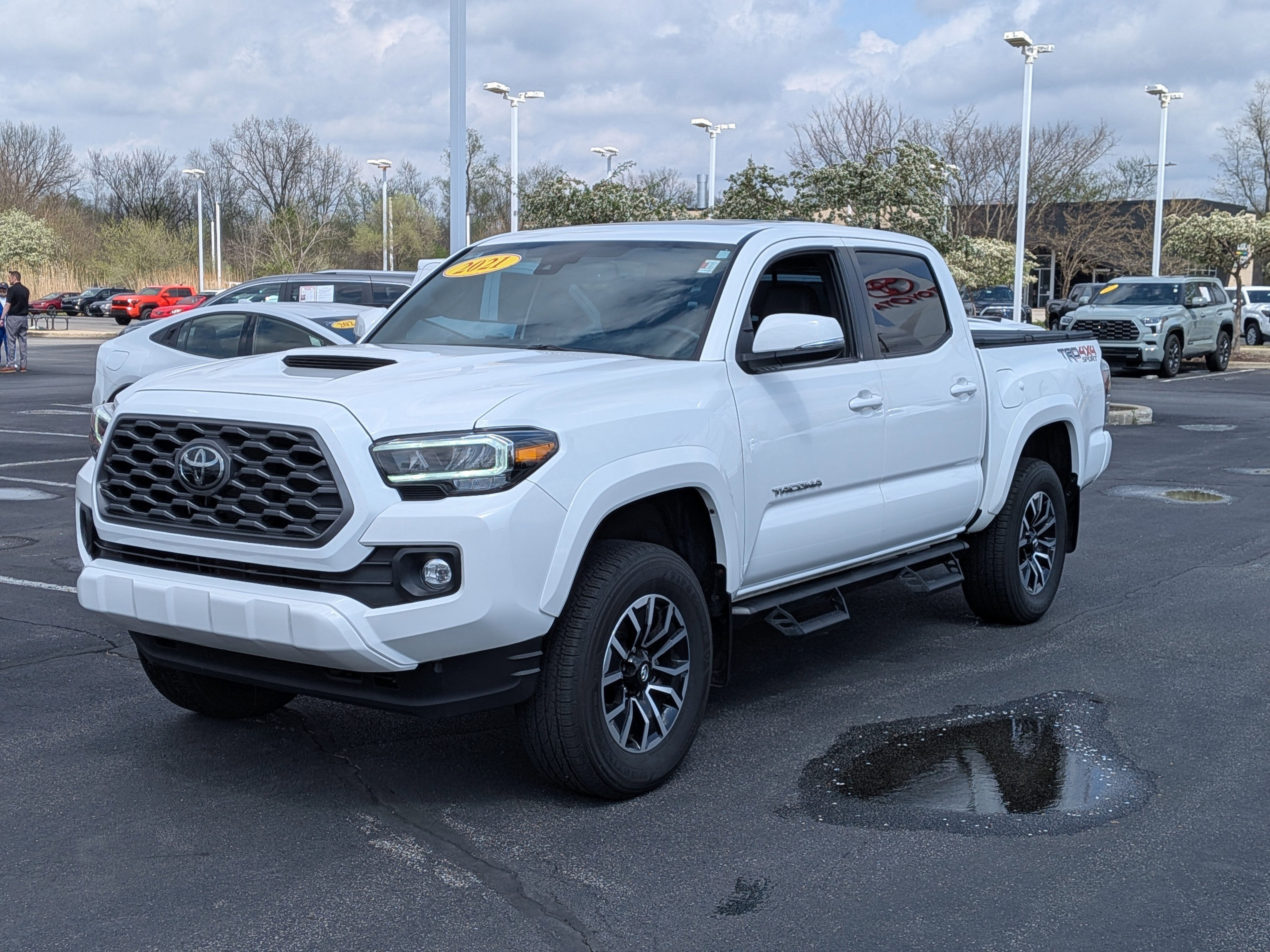 Used 2021 Toyota Tacoma TRD Sport w/ TRD Premium Sport Package image 4
