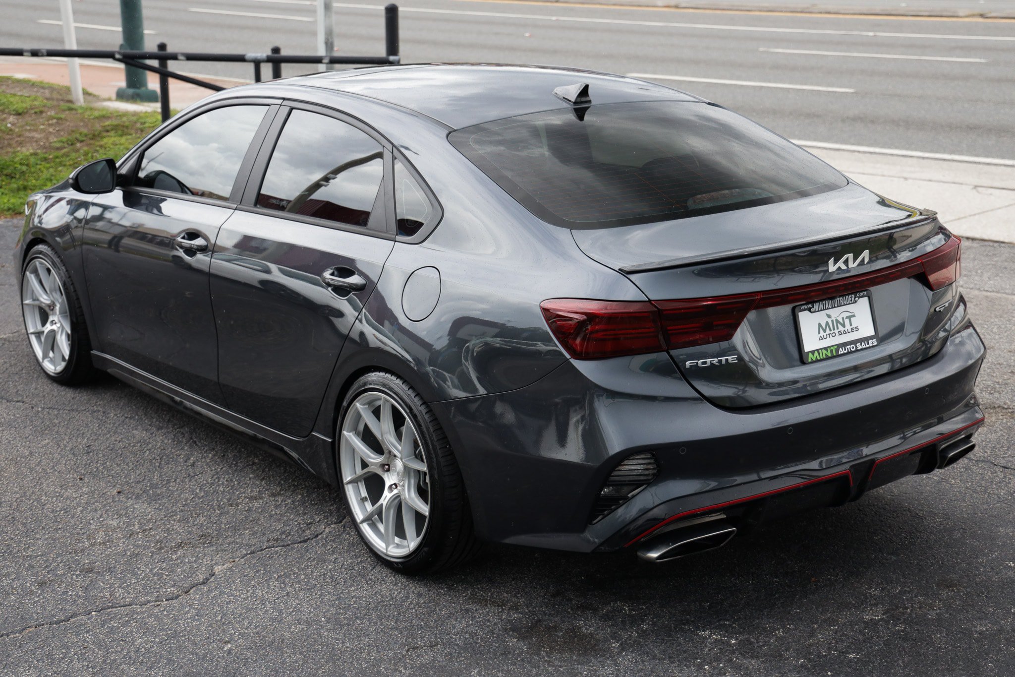 Used 2022 Kia Forte GT FWD image 8
