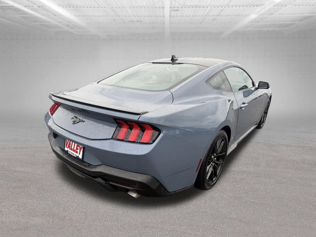 Used 2025 Ford Mustang Coupe RWD image 4