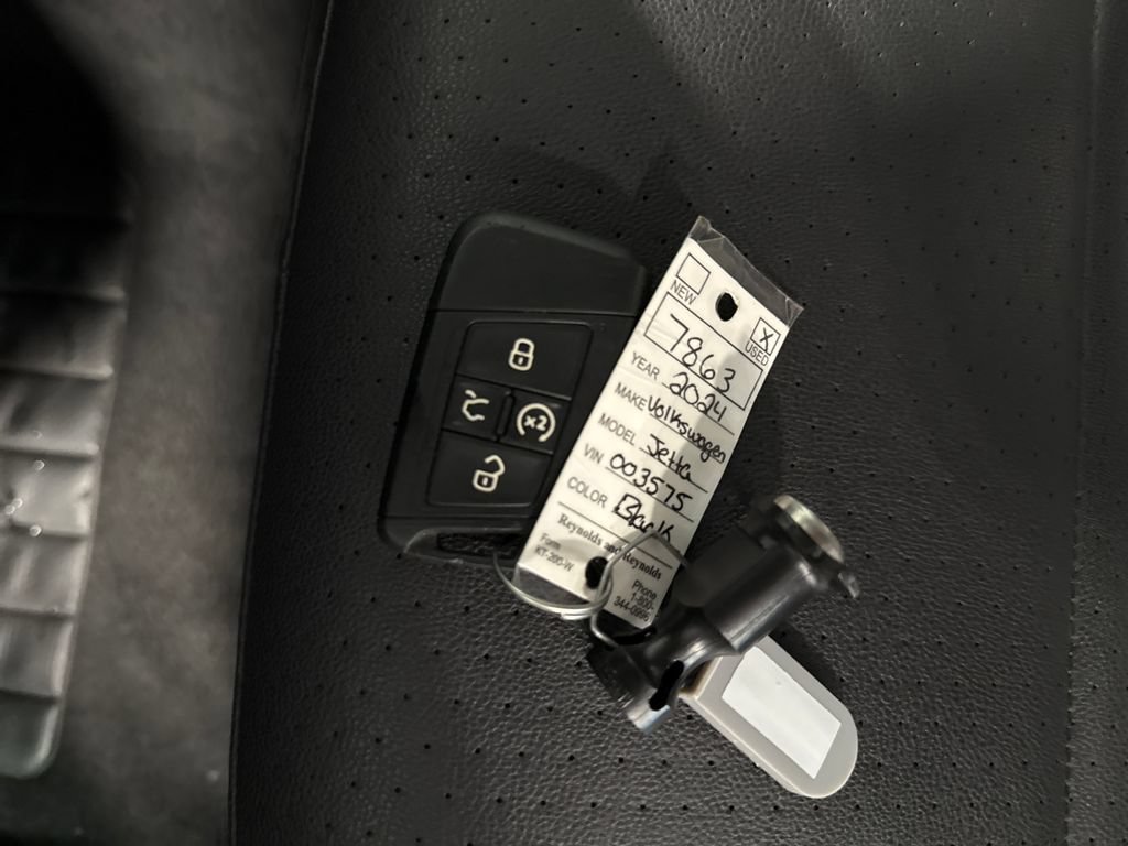 Used 2024 Volkswagen Jetta SE FWD image 23