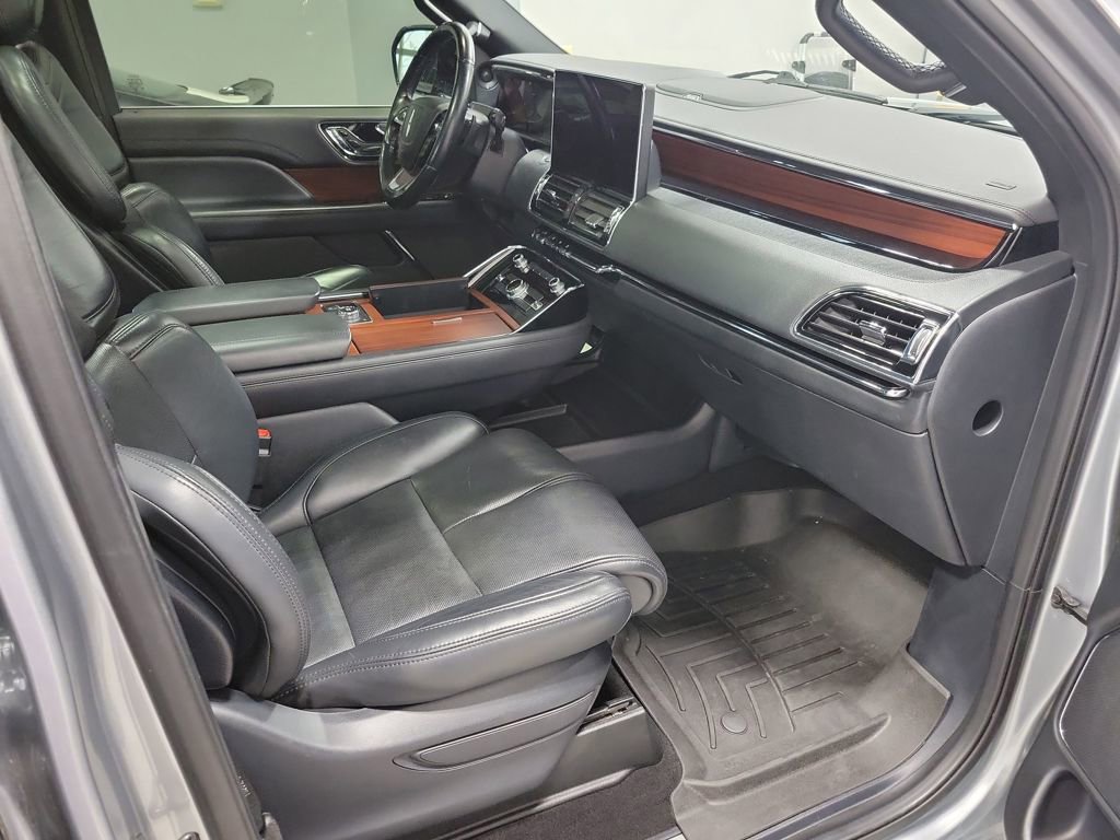 Used 2022 Lincoln Navigator Reserve image 18