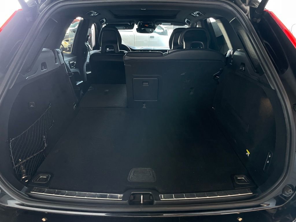 Used 2018 Volvo XC60 T6 R-Design w/ Convenience Package image 24