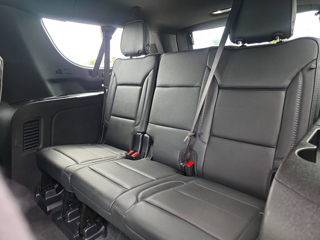 Used 2025 GMC Yukon XL Denali AWD/4WD image 16