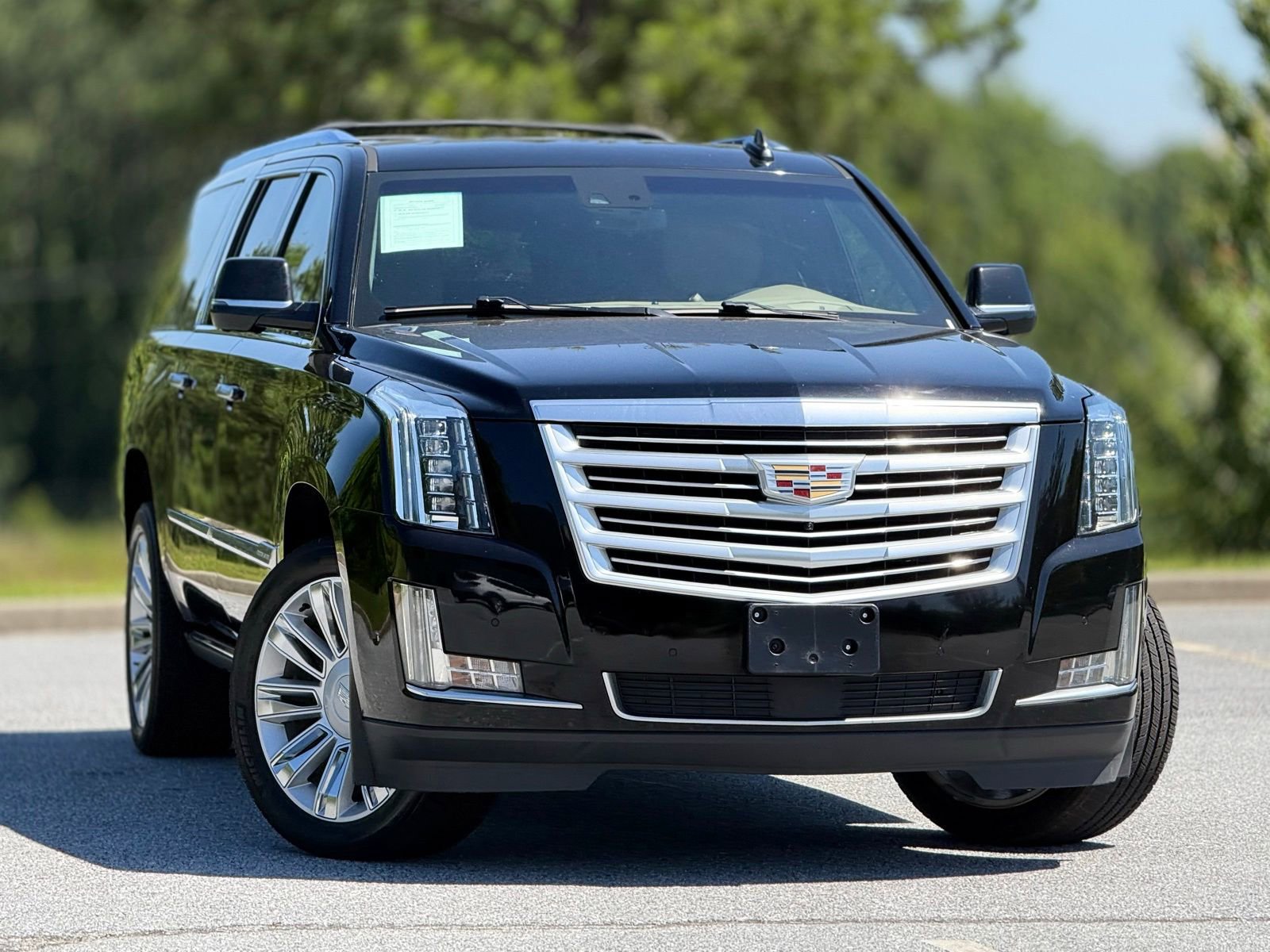 Used 2019 Cadillac Escalade ESV Platinum AWD/4WD image 4