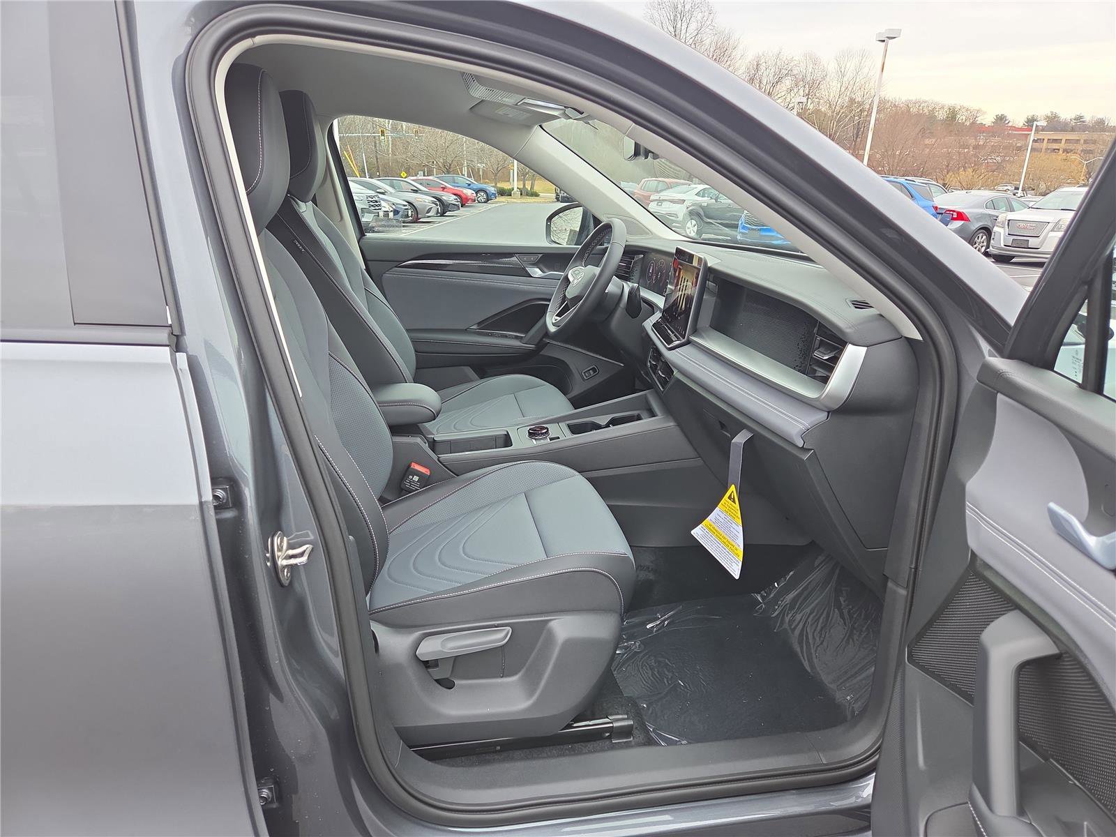 New 2026 Volkswagen Tiguan SE image 27