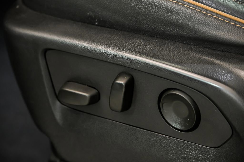 Used 2022 GMC Yukon XL AT4 image 19