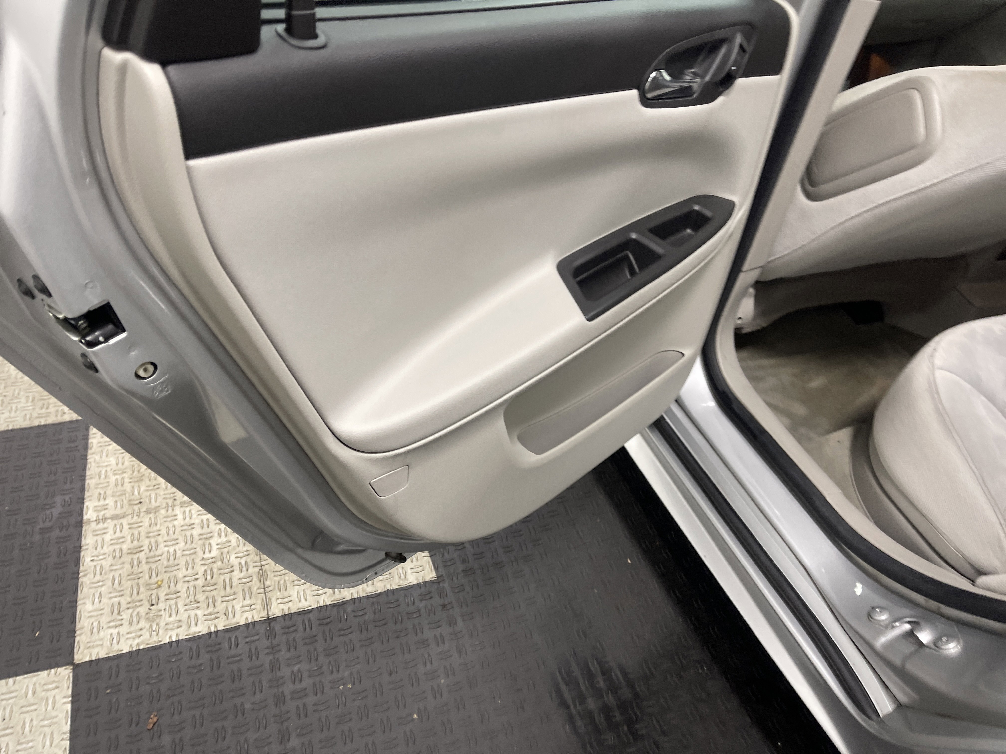 Used 2013 Chevrolet Impala LT w/ LT Sunroof Package FWD image 15