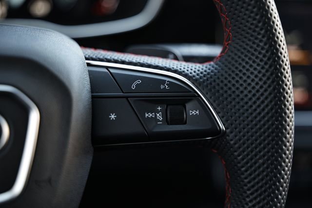 Certified 2025 Audi Q3 2.0T Premium Plus AWD/4WD image 35