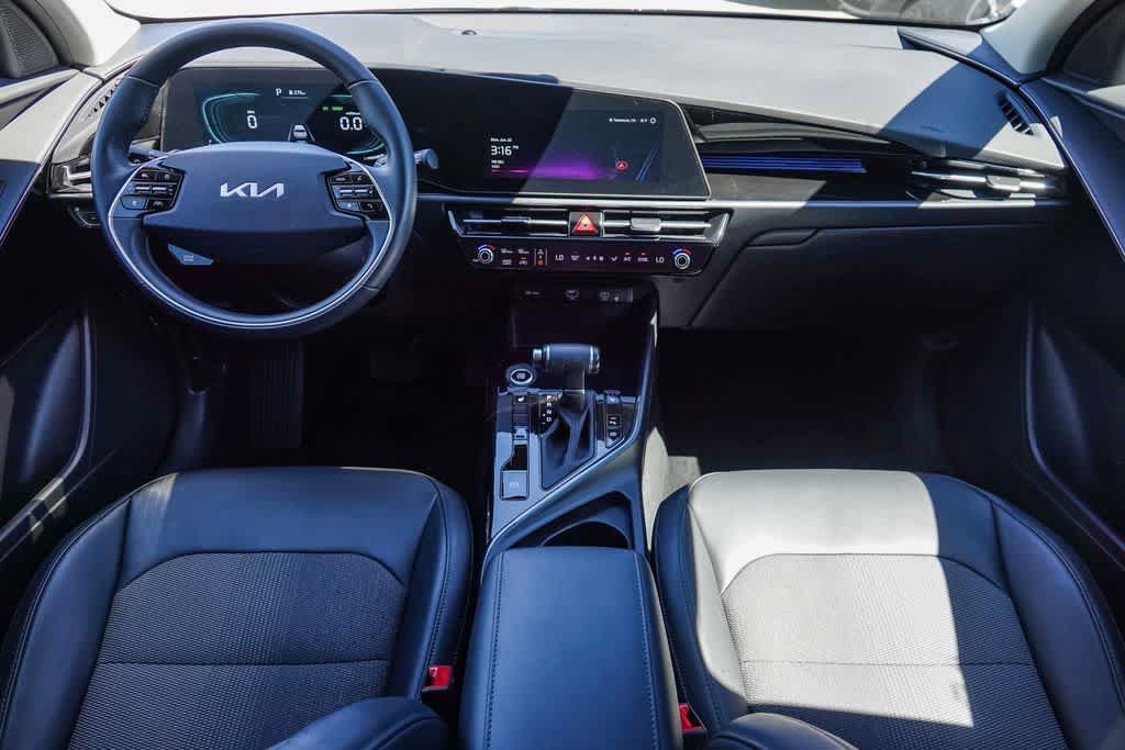Certified 2024 Kia Niro EX FWD image 11