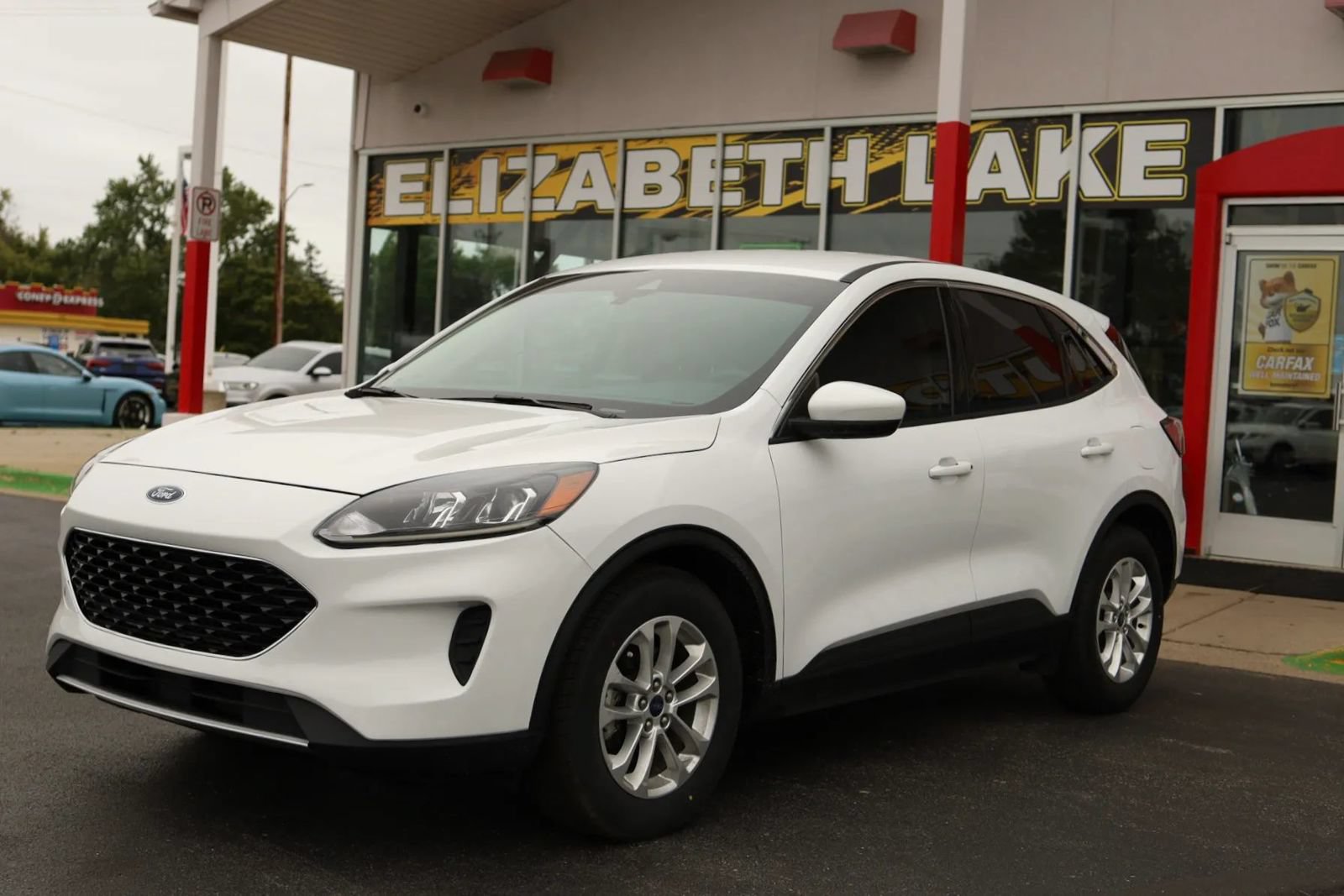 Used 2020 Ford Escape SE FWD image 1