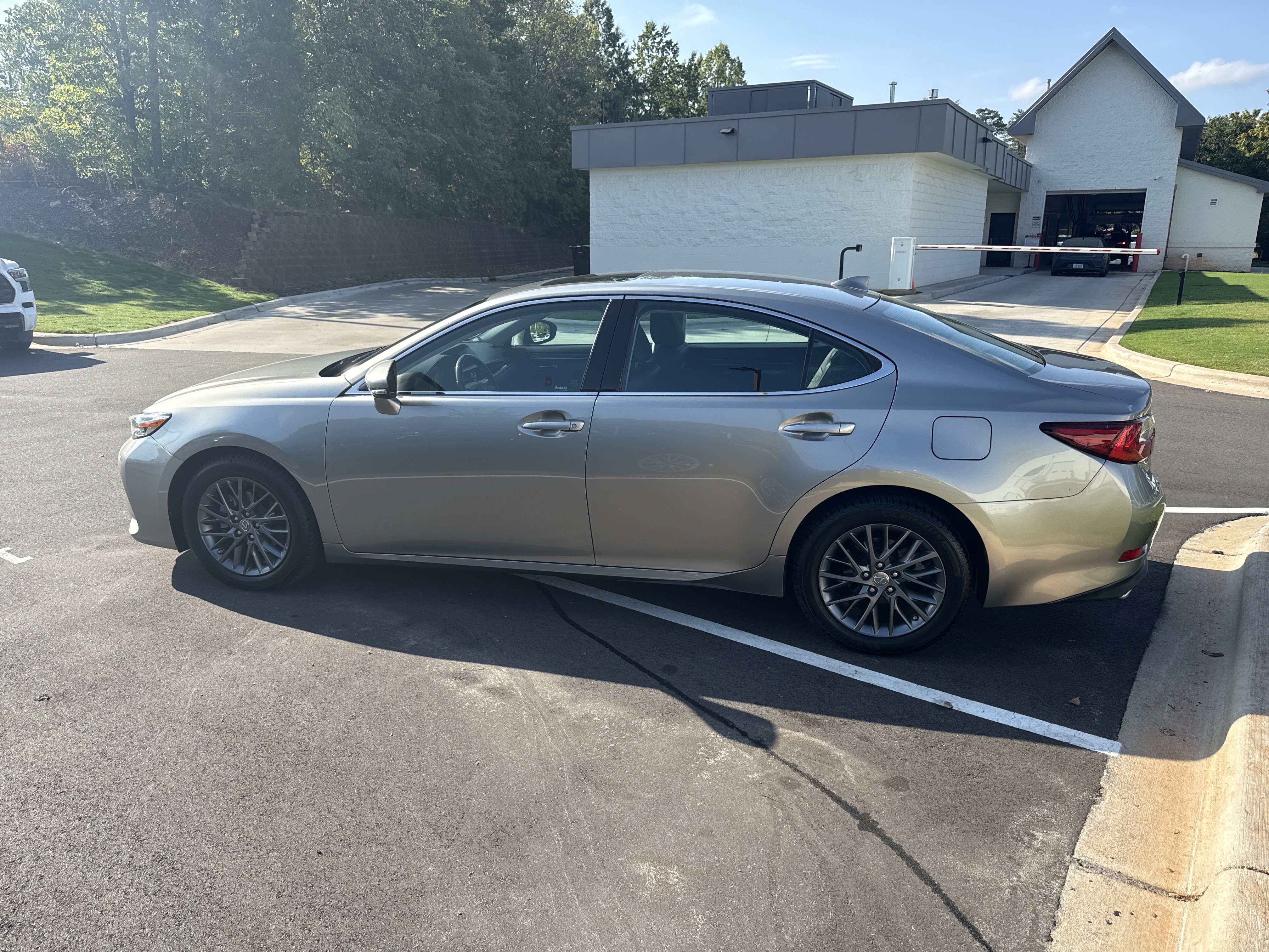 Used 2018 Lexus ES 350 w/ Navigation System Package FWD image 8