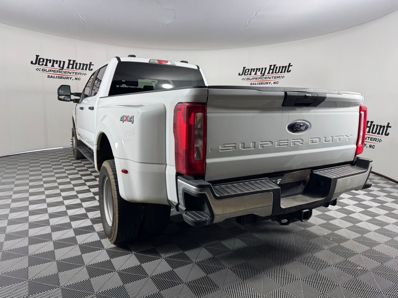 Used 2025 Ford F350 XLT image 9