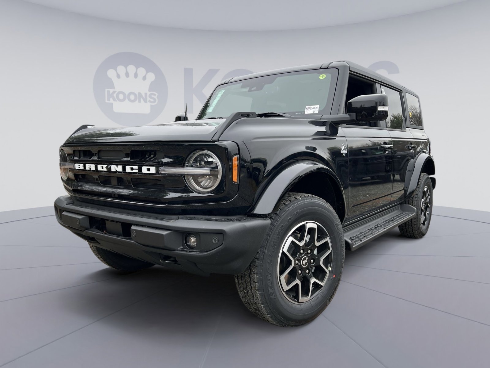 New 2025 Ford Bronco Outer Banks image 1