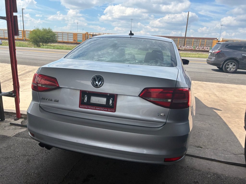 Used 2015 Volkswagen Jetta SE FWD image 38