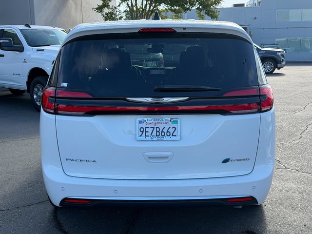 Used 2023 Chrysler Pacifica Limited w/ Uconnect Theater Family Group FWD image 19