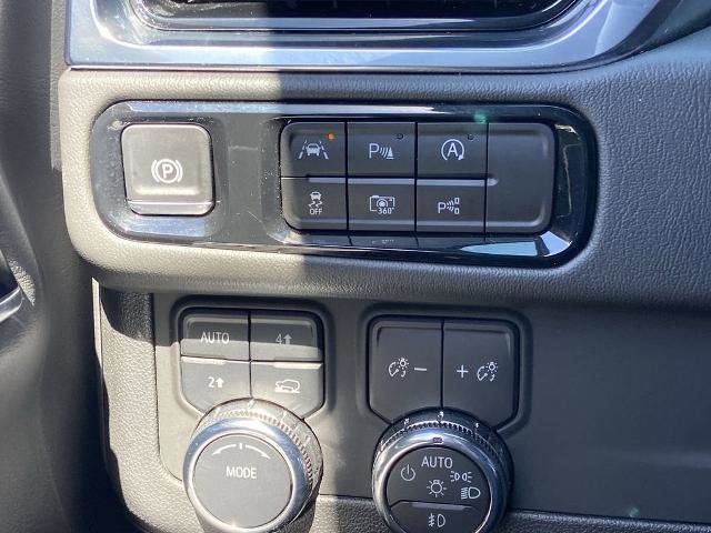 Used 2025 GMC Yukon XL Denali AWD/4WD image 14