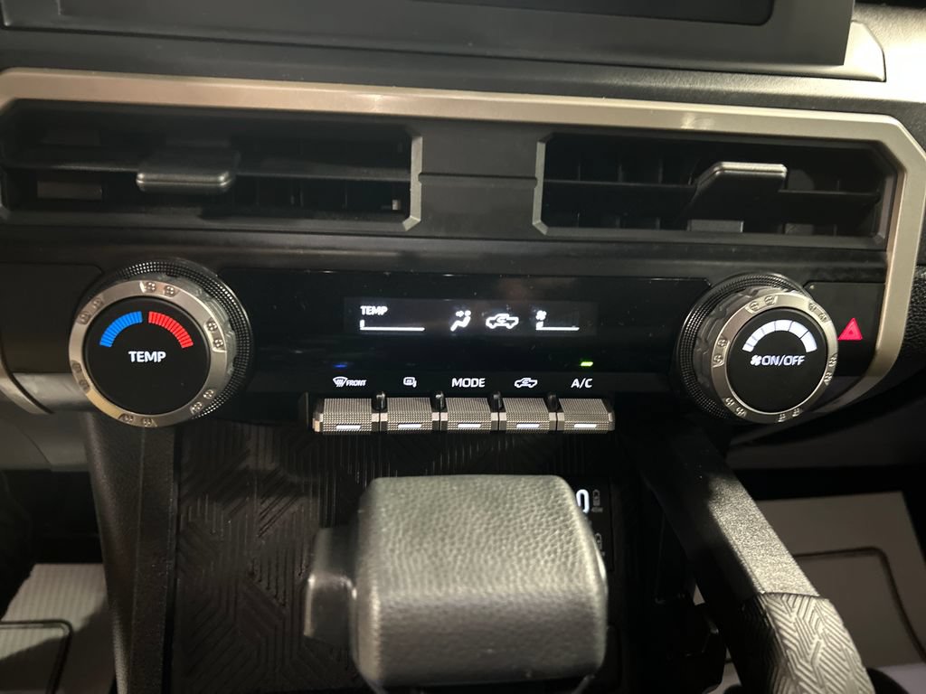 Used 2025 Toyota Tacoma SR AWD/4WD image 17