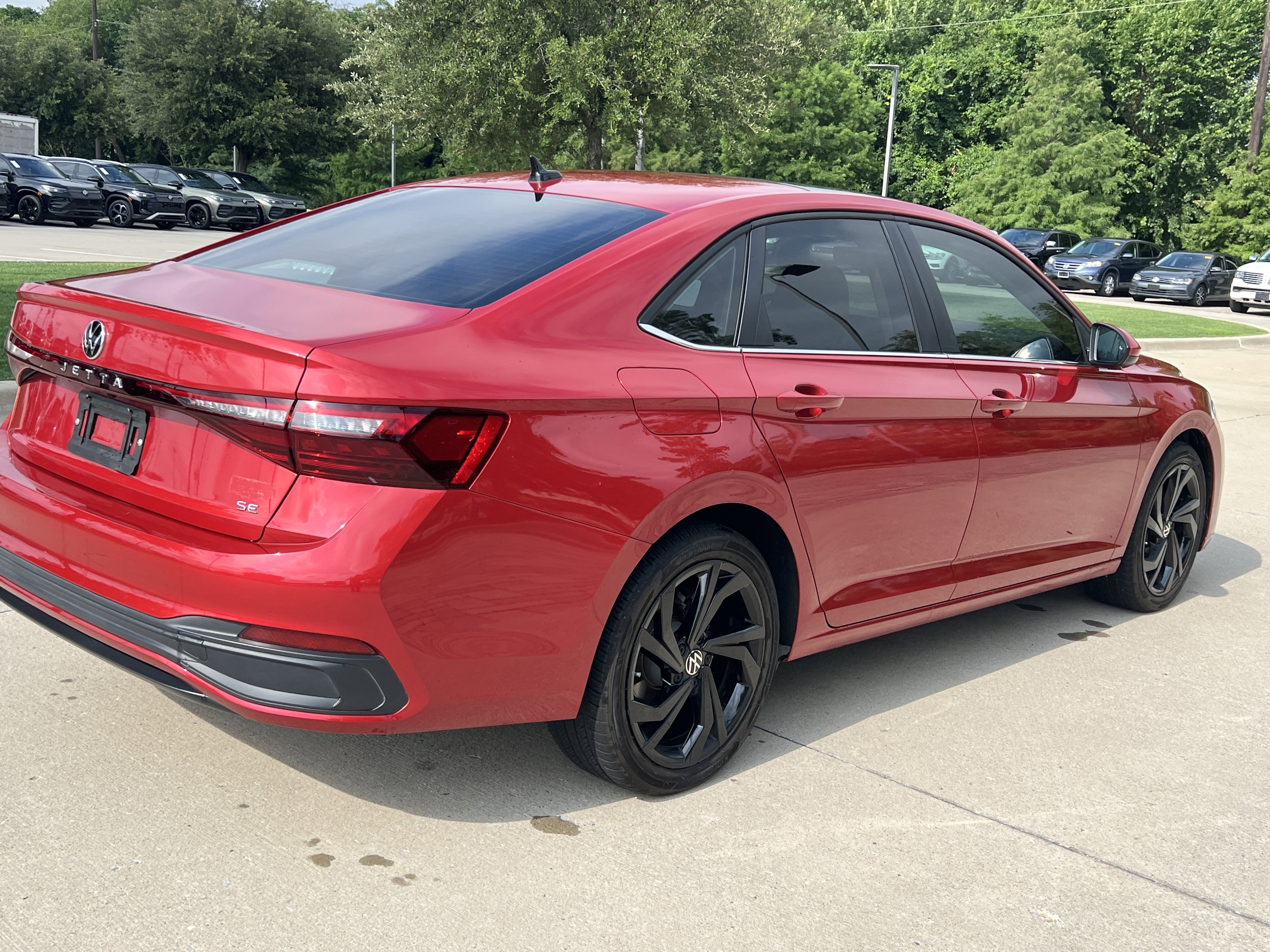 Used 2025 Volkswagen Jetta SE FWD image 10