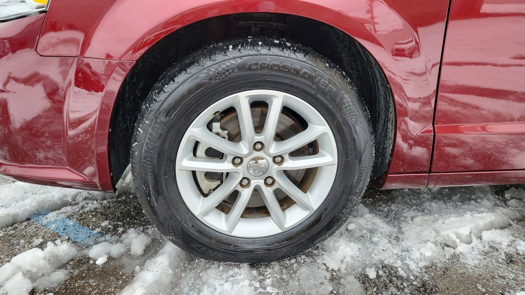 Used 2019 Dodge Grand Caravan SXT w/ Rear Park Assist Package image 37