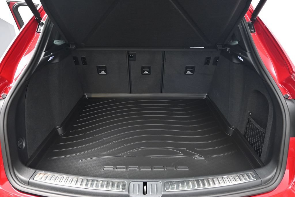 Certified 2024 Porsche Macan AWD/4WD image 25