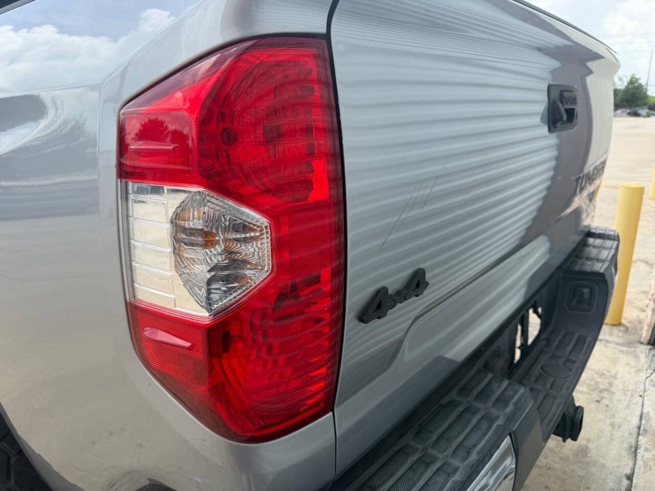 Used 2017 Toyota Tundra SR5 w/ SR5 Upgrade Package AWD/4WD image 18