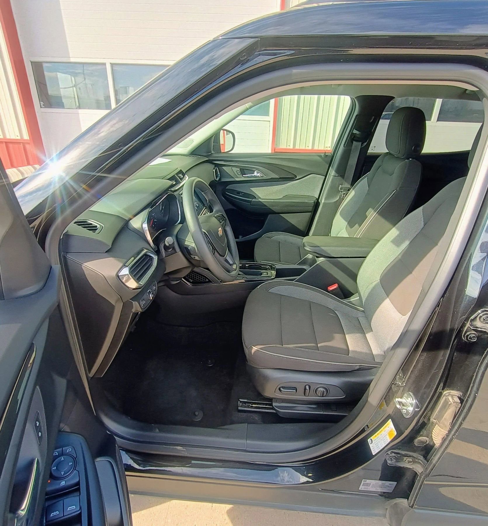 Used 2023 Chevrolet TrailBlazer LT w/ Convenience Package image 5