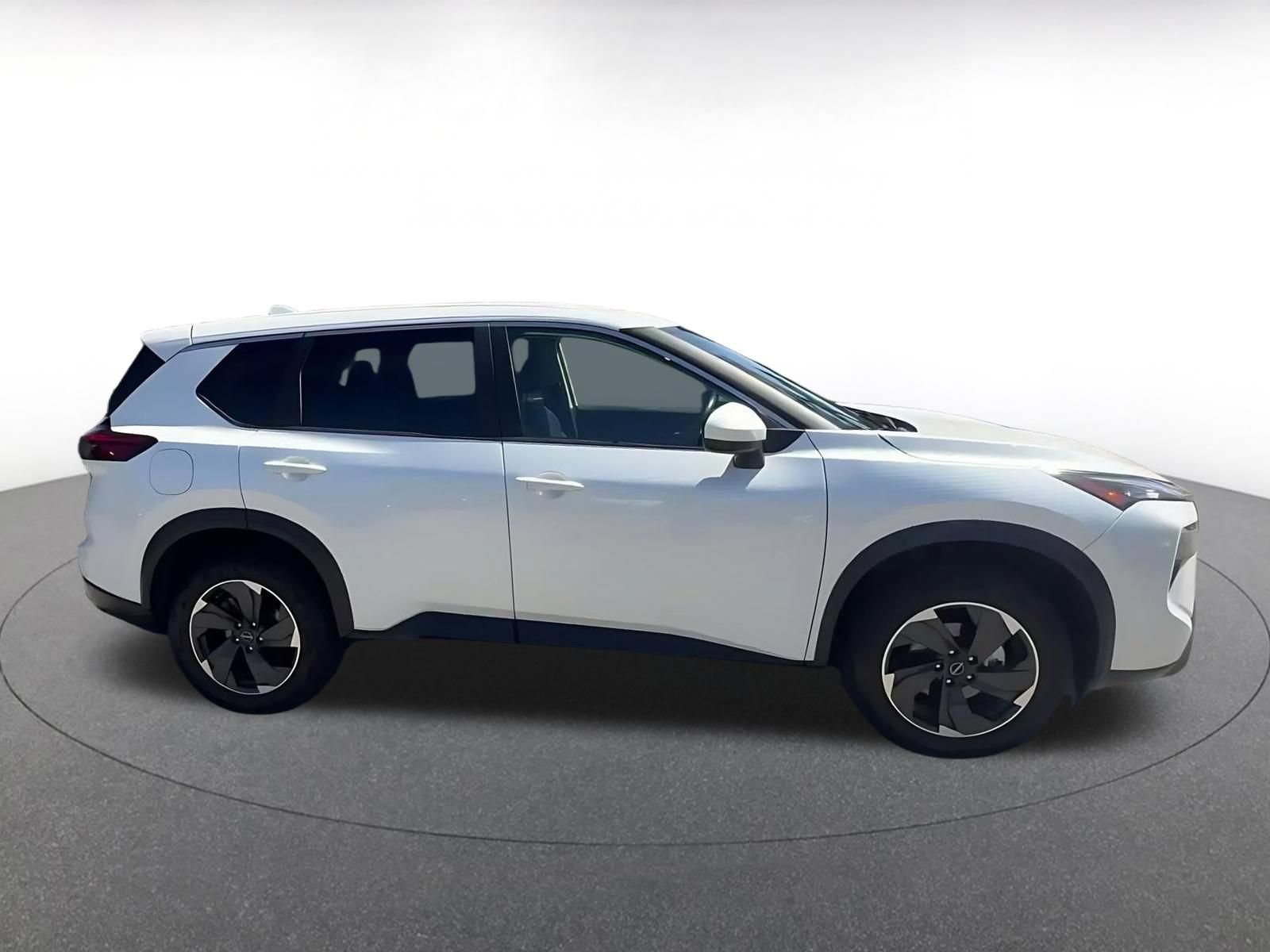 Used 2025 Nissan Rogue SV FWD image 15