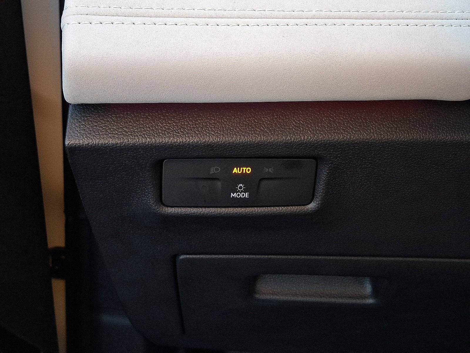 Certified 2025 Volkswagen Tiguan SE image 22