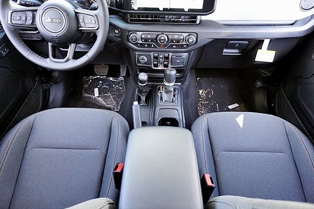 New 2025 Jeep Gladiator Sport S image 25